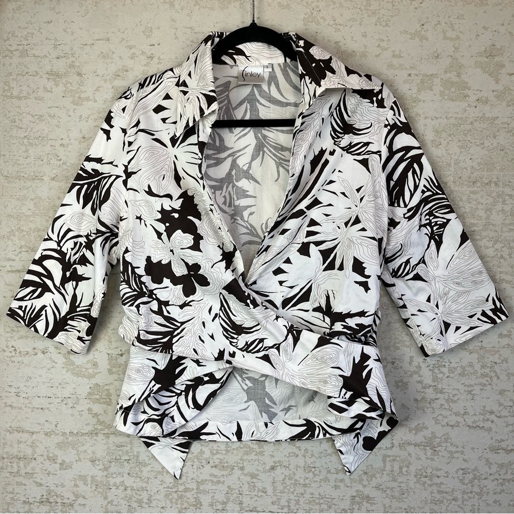 Finley Classic Womens Floral Open Wrap Tie Top Black White Large Old Money